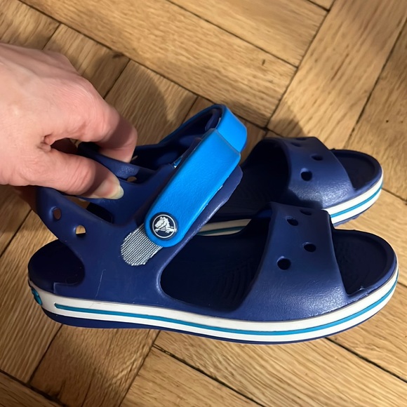 NWOB- Crocs Girls/Boys Crocband Moulded Croslite Strap Fastening Sandal sz 11 - Picture 2 of 5